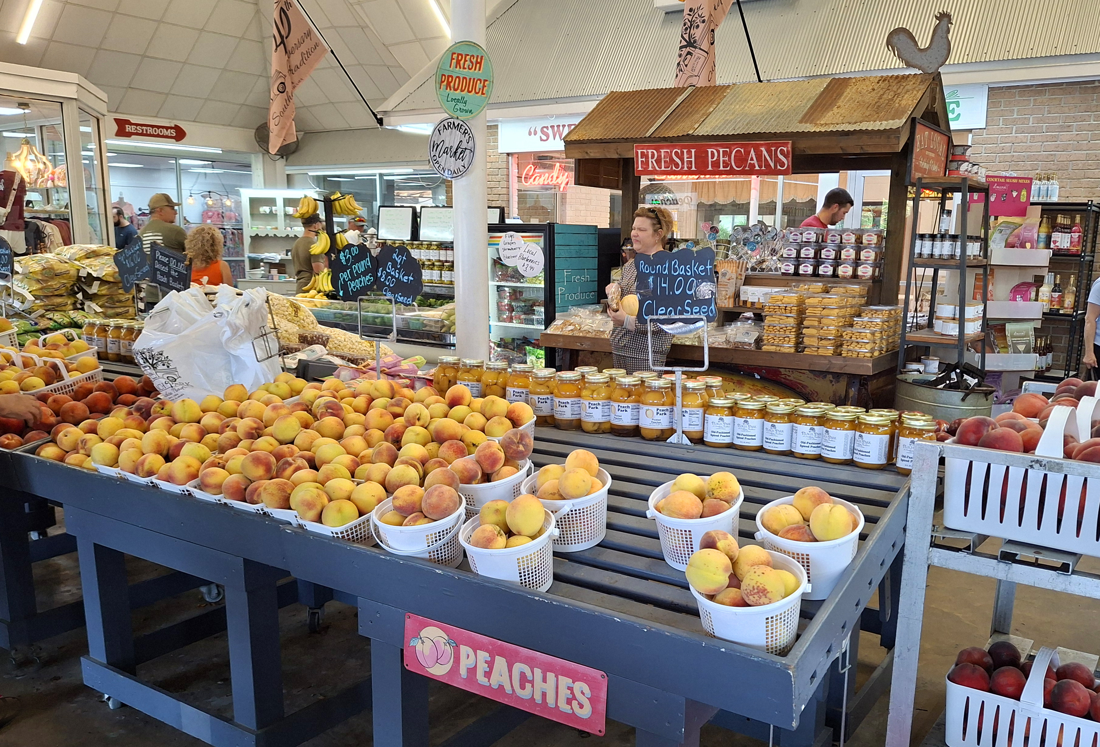 Peach Park in Clanton, Alabama is a favorite pit stop that we purposefully build into our travel itinerary